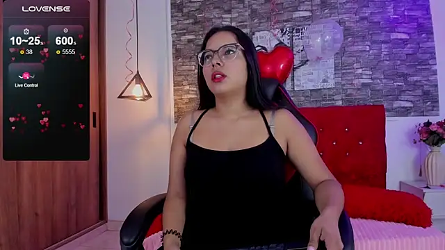 Snapshot of Emily_sc chatting on 02-07-25, 03:52 Emily sc online show from 02-07-25, 03:52