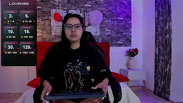 Snapshot of Emily_sc chatting on 02-15-25, 12:33 Emily sc online show from 02-15-25, 12:33