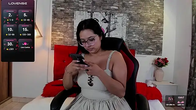 Snapshot of Emily_sc chatting on 03-15-25, 12:24 Emily sc online show from 03-15-25, 12:24