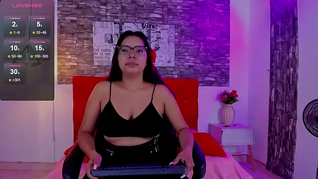 Snapshot of Emily_sc chatting on 03-22-25, 12:25 Emily sc online show from 03-22-25, 12:25