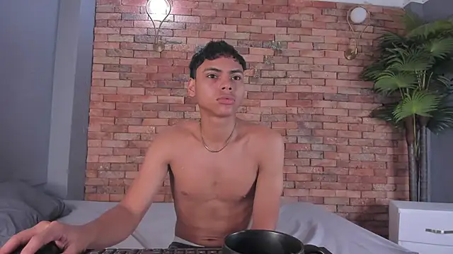 adam piarse01 online show from 11-25-25, 07:41