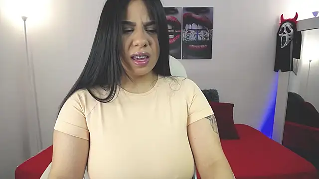 Snapshot of downsonMia chatting on 01-24-25, 11:23 downsonMia online show from 01-24-25, 11:23