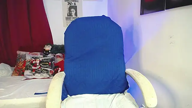 Snapshot of downsonMia chatting on 12-22-25, 11:29 downsonMia online show from 12-22-25, 11:29