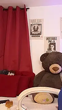 Snapshot of downsonMia chatting on 02-04-26, 11:38 downsonMia online show from 02-04-26, 11:38