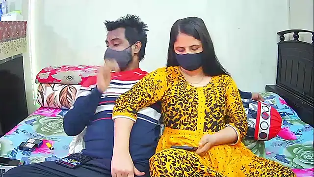 Snapshot of Hot_Nila chatting on 01-11-26, 04:06 Hot Nila online show from 01-11-26, 04:06