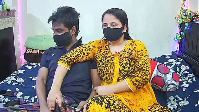 Snapshot of Hot_Nila chatting on 02-15-26, 03:47 Hot Nila online show from 02-15-26, 03:47