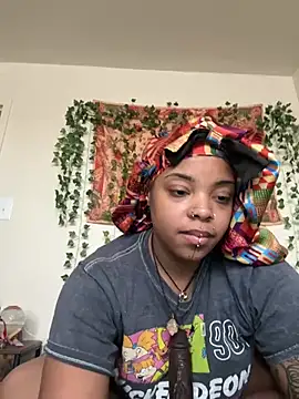Snapshot of Sinsationalhoneii chatting on 01-24-25, 06:25 Sinsationalhoneii online show from 01-24-25, 06:25
