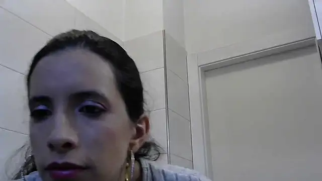 Snapshot of amabel_zambrano chatting on 01-09-25, 08:34 amabel zambrano online show from 01-09-25, 08:34