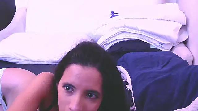 Snapshot of amabel_zambrano chatting on 01-10-25, 11:43 amabel zambrano online show from 01-10-25, 11:43