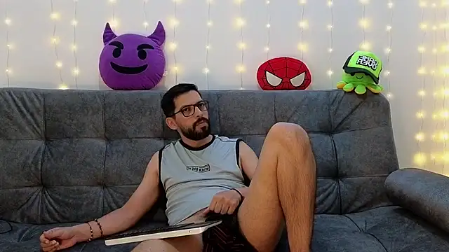 Snapshot of ErickBrant chatting on 03-07-25, 12:26 ErickBrant online show from 03-07-25, 12:26