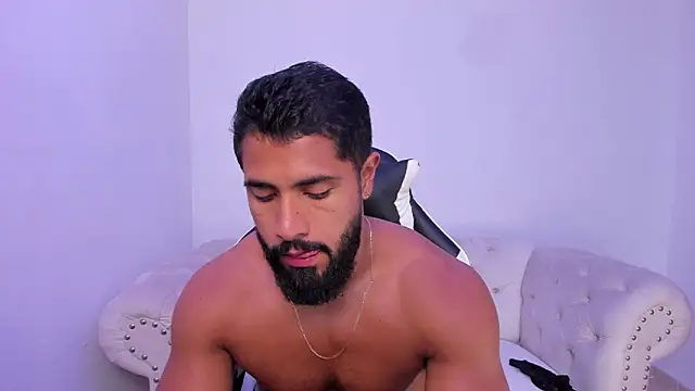 Santiago huntt online show from 11-18-25, 12:42