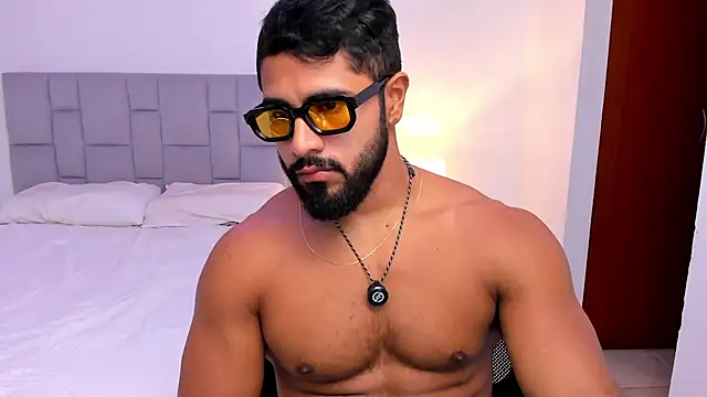 Santiago huntt online show from 04-18-26, 01:15