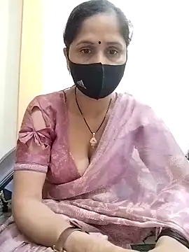 Snapshot of priyancyfun chatting on 03-18-25, 07:08 priyancyfun online show from 03-18-25, 07:08