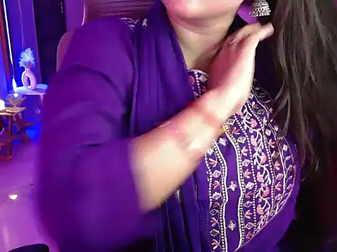 Snapshot of Mitikaa chatting on 09-24-25, 02:53 Mitikaa online show from 09-24-25, 02:53