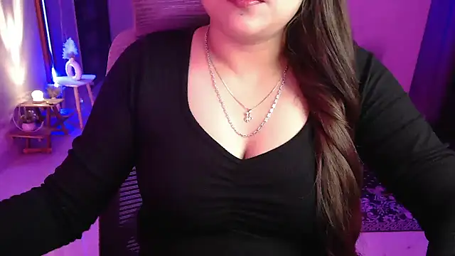 Snapshot of Mitikaa chatting on 10-11-25, 02:04 Mitikaa online show from 10-11-25, 02:04