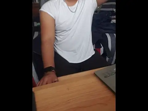 Snapshot of pitorico_bb chatting on 12-15-25, 08:13 pitorico bb online show from 12-15-25, 08:13