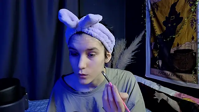 Snapshot of Hyeon_Jin chatting on 02-08-25, 08:42 Hyeon Jin online show from 02-08-25, 08:42