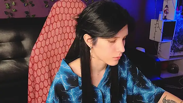 Snapshot of Hyeon_Jin chatting on 02-13-25, 01:40 Hyeon Jin online show from 02-13-25, 01:40