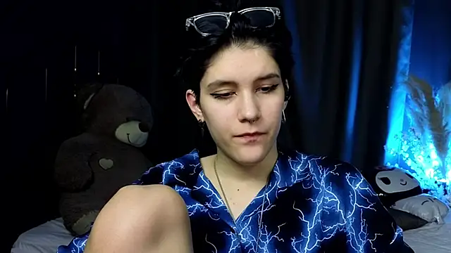 Snapshot of Hyeon_Jin chatting on 03-13-25, 02:12 Hyeon Jin online show from 03-13-25, 02:12