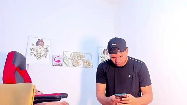 Snapshot of EnriquevillaF chatting on 01-25-25, 03:41 EnriquevillaF online show from 01-25-25, 03:41