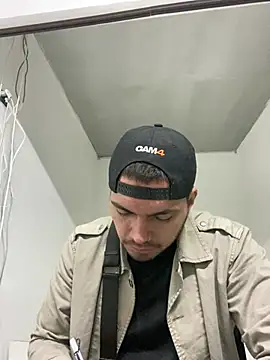 Snapshot of EnriquevillaF chatting on 01-31-25, 01:33 EnriquevillaF online show from 01-31-25, 01:33