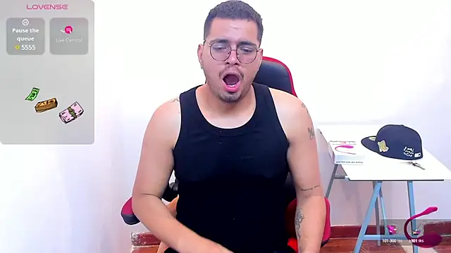 Snapshot of EnriquevillaF chatting on 02-06-25, 02:04 EnriquevillaF online show from 02-06-25, 02:04
