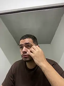 Snapshot of EnriquevillaF chatting on 02-07-25, 11:34 EnriquevillaF online show from 02-07-25, 11:34