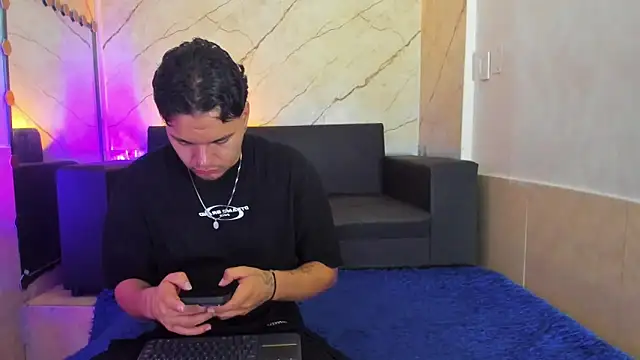 Snapshot of EnriquevillaF chatting on 09-11-25, 11:54 EnriquevillaF online show from 09-11-25, 11:54