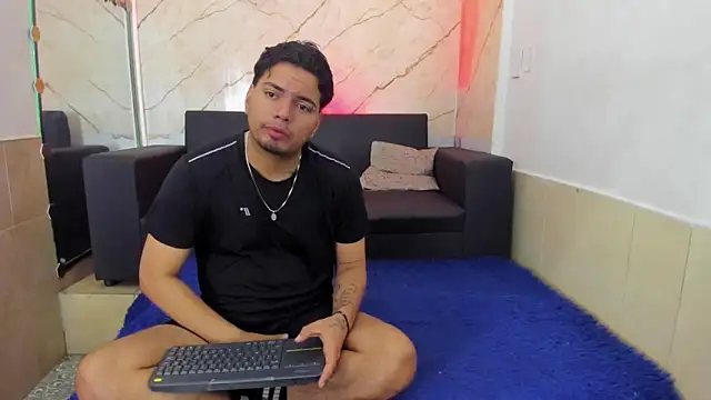 Snapshot of EnriquevillaF chatting on 09-14-25, 12:04 EnriquevillaF online show from 09-14-25, 12:04