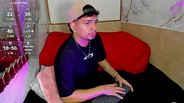 Snapshot of EnriquevillaF chatting on 10-02-25, 12:23 EnriquevillaF online show from 10-02-25, 12:23