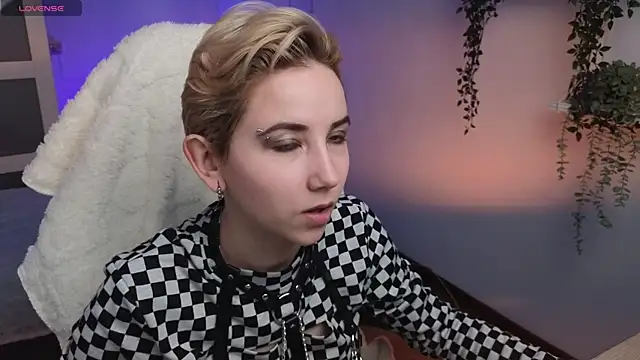 Aurora First online show from 02-09-25, 02:50