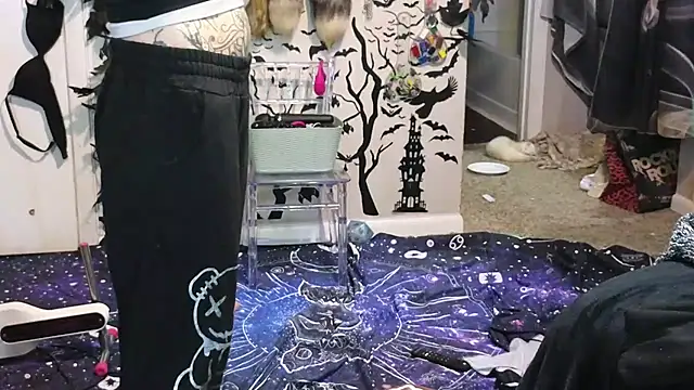 Snapshot of trashbrat chatting on 10-28-25, 07:12 trashbrat online show from 10-28-25, 07:12