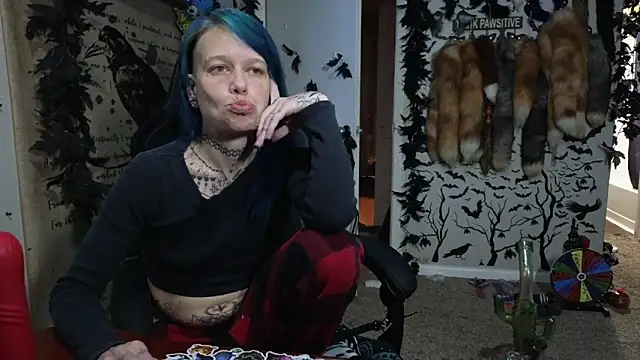 Snapshot of trashbrat chatting on 11-13-25, 09:08 trashbrat online show from 11-13-25, 09:08