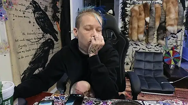 Snapshot of trashbrat chatting on 12-05-25, 09:18 trashbrat online show from 12-05-25, 09:18