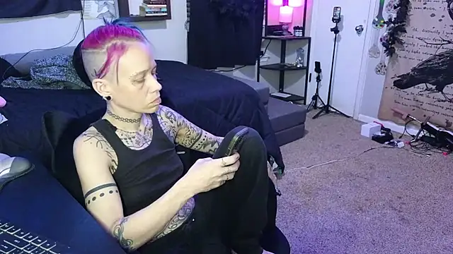 Snapshot of trashbrat chatting on 01-08-26, 07:10 trashbrat online show from 01-08-26, 07:10