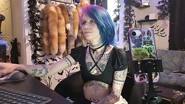 Snapshot of trashbrat chatting on 02-07-26, 08:40 trashbrat online show from 02-07-26, 08:40