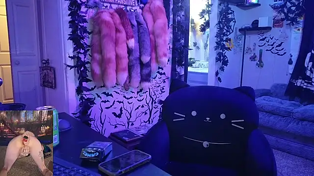 Snapshot of trashbrat chatting on 02-12-26, 01:33 trashbrat online show from 02-12-26, 01:33