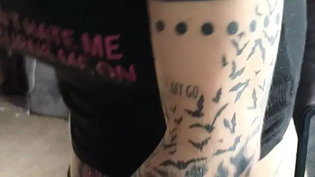 Snapshot of trashbrat chatting on 03-11-26, 12:27 trashbrat online show from 03-11-26, 12:27