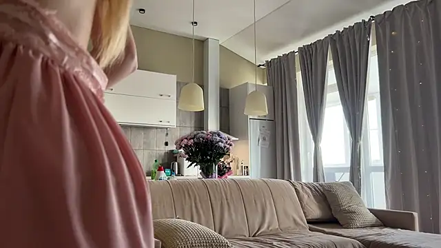 Snapshot of Shyrubate chatting on 11-08-25, 10:26 Shyrubate online show from 11-08-25, 10:26