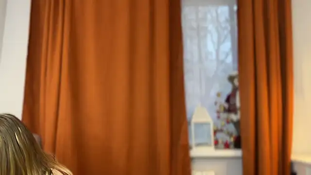 Snapshot of Shyrubate chatting on 12-22-25, 06:32 Shyrubate online show from 12-22-25, 06:32