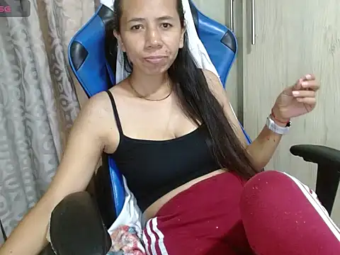 Danielagomez33 online show from 04-28-26, 10:37