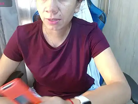 Danielagomez33 online show from 06-10-26, 12:15