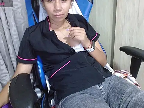 Danielagomez33 online show from 06-12-26, 01:15