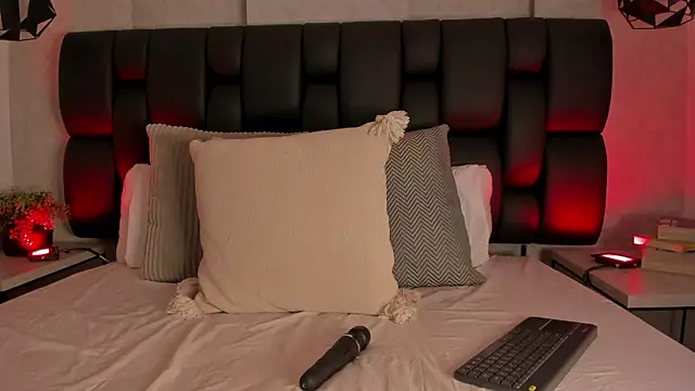 Snapshot of Blue_Angell chatting on 02-12-26, 01:55 Blue Angell online show from 02-12-26, 01:55