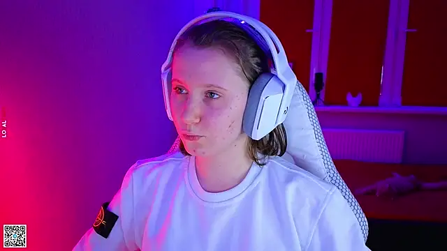 mon lola online show from 11-10-25, 02:49