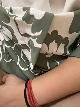 Snapshot of Red-Magic-25 chatting on 10-07-25, 07:05 Red-Magic-25 online show from 10-07-25, 07:05