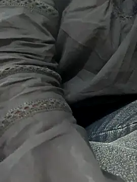 Snapshot of Red-Magic-25 chatting on 11-06-25, 06:47 Red-Magic-25 online show from 11-06-25, 06:47