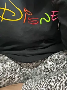 Snapshot of Red-Magic-25 chatting on 11-16-25, 05:57 Red-Magic-25 online show from 11-16-25, 05:57