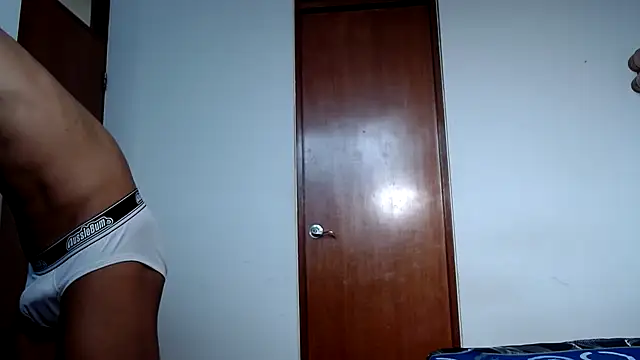 HOTLATINO2025 online show from 05-09-26, 04:12