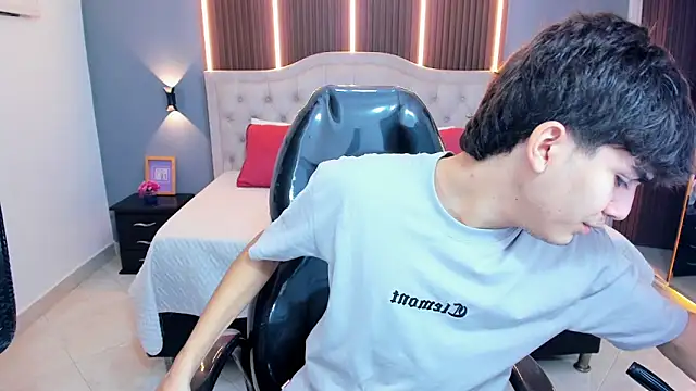 Tommy18   online show from 04-30-26, 03:35